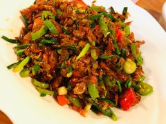 -临江餐馆二楼美食部落