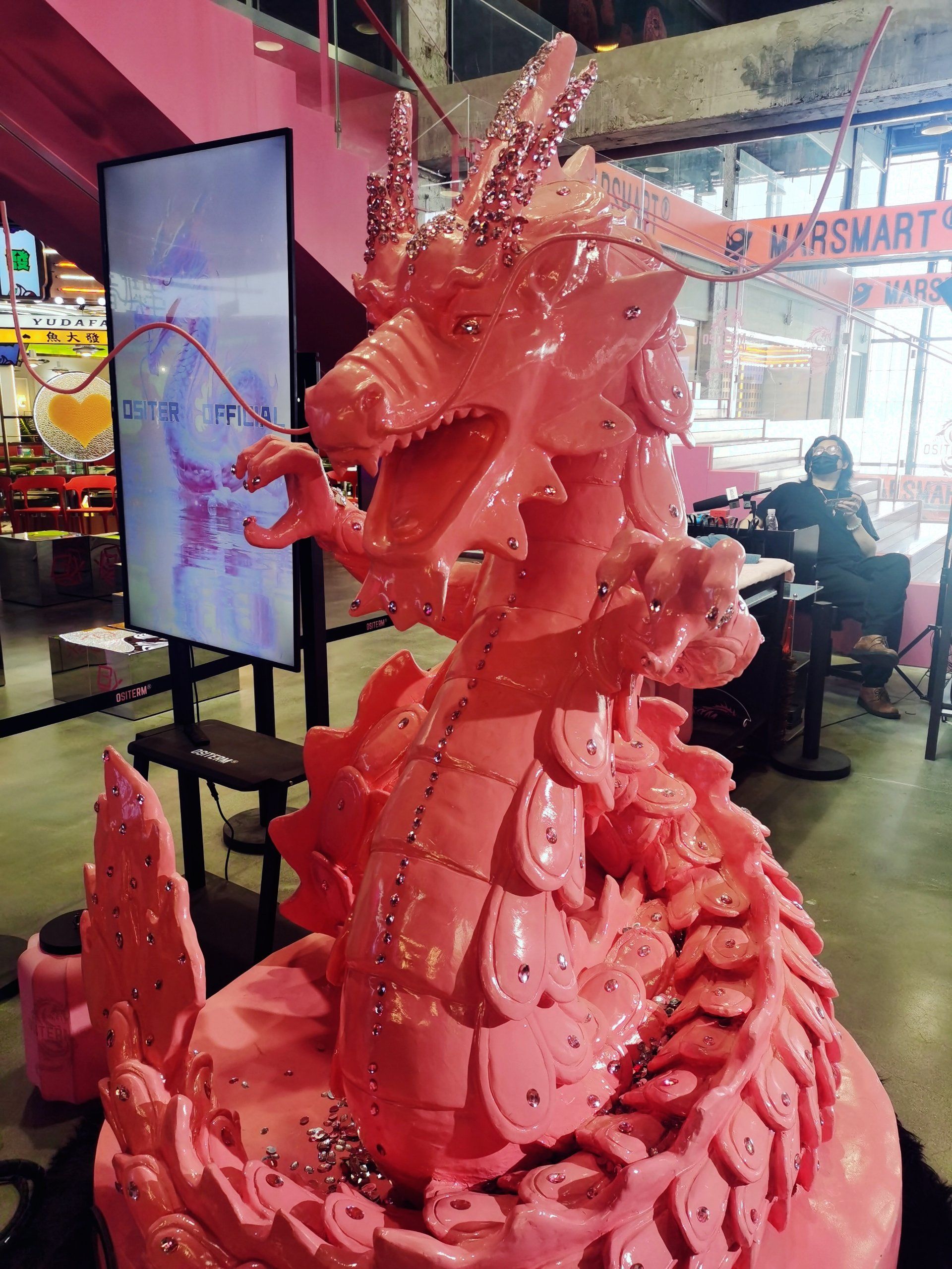 好炫酷的美甲龙