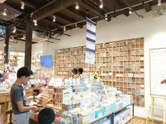 -猫的天空之城概念书店(杭州南宋御街店)