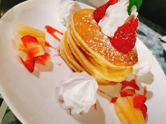 美式松饼配甜奶油草莓-古董花园(思南路42弄小区店)