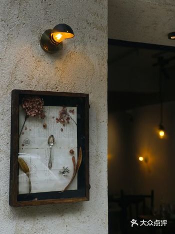 这哪是咖啡店啊！简直是间美美的古董铺！新店！