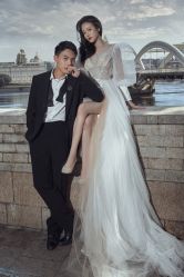 点击看大图 性感妩媚-挪娅婚纱摄影皇家会所