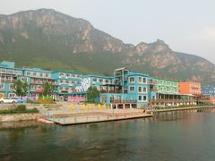 -百里峡七彩艺术小镇