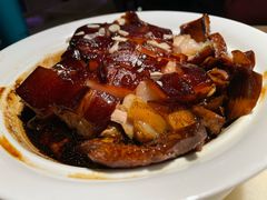 苏式东坡肉-吴越荣记苏州菜·松鼠桂鱼(月光码头店)