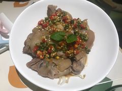 东南亚椒麻猪手-越弥越南传统美食馆