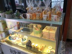 面包甜点陈列柜-咖咖熊蛋糕定制·蓝风车动物奶油