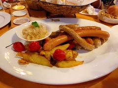 巴伐利亚什锦香肠盘配酸菜土豆泥-巴伐利亚啤酒坊(意式风情街店)