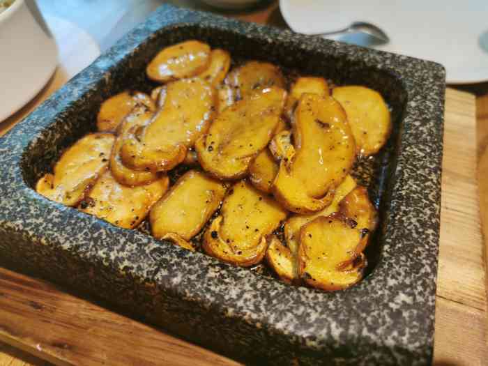 茹·if vegan-"因为妈妈昨天要吃素,所以哥哥带我和妈妈来.