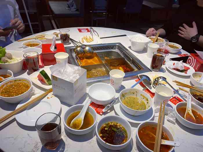 海底捞火锅(勒泰店)-"石家庄首家海底捞,昨天去体验了一下.不得.