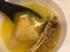 -鲜入围煮花胶鸡海鲜火锅