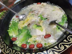 -茸梅路右拐龙虾-农家菜(松江店)