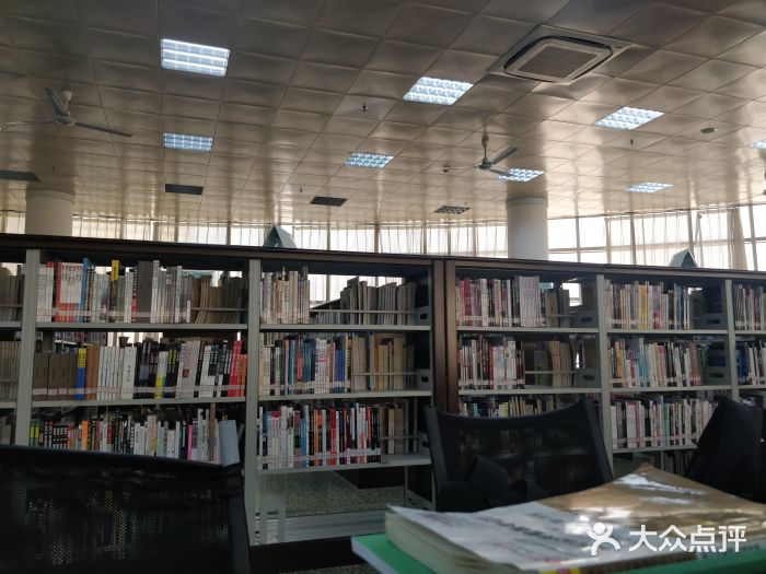 西安工程大學圖書館圖片