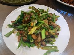 -靠山屯东北农家菜(八龙桥雅苑店)
