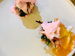粉粉的班尼迪克蛋-CHILLAX轻乐时(侨建·Hi City店)