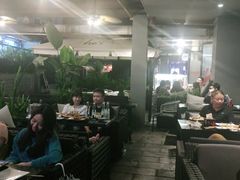 大堂-何师烧烤·香辣蟹·川菜·30年老品牌(太古里旗舰店)