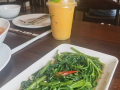-Chom Cafe and Restaurant