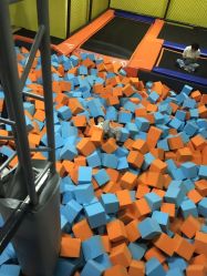 -蹦贝运动中心·蹦床·攀岩·闯关(龙岗店)