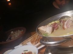 -帅巴人舅母子腊蹄民俗村