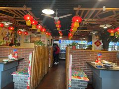 大堂-靠山屯东北农家菜(八龙桥雅苑店)