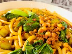 野蘑菇酸菜牛肉炒米粉-疆Jiang·新疆秘制料理