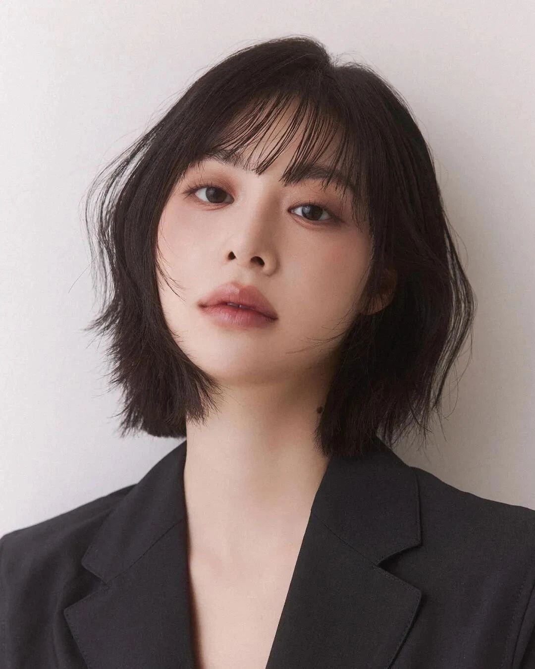 artlock壹所沙龙 
碎发齐肩发的层次是时尚的韵律🎶,如音乐节奏