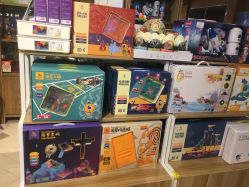 -菠萝树益智玩具体验馆(玖伍文化城店)