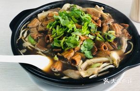Spicy Duck Intestine and Ham Hot Pot