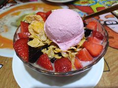 士多啤梨黑钻配雪糕-甜心妈妈·榴莲星级糖水(北京路总店)