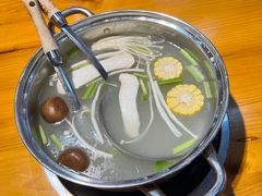 牛骨杂菌玉米锅底-养牛邓·潮汕牛肉海鲜自助火锅(广州店)