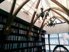 -钟书阁(松江泰晤士小镇店)