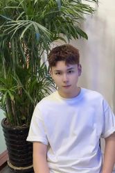 -一家只做男发烫染的店