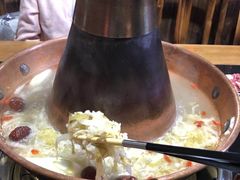 -果松木炭酸菜铜火锅·外婆参鸡汤