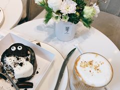 -Fridi Patisserie Cafe