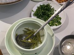 -洪氏嗨捞·广东猪肚鸡·椰子鸡火锅(西咸万象城店)