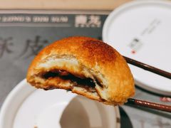 酥皮山楂叉烧包-麦龙·新港风料理(江汉路店)