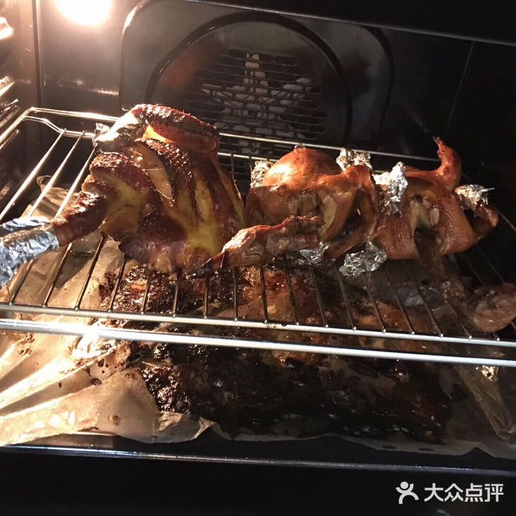 做法:前一晚用盐同奥尔良粉帮鸽仔做个马杀鸡