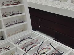 -三叶眼镜城批发市场(上海火车站店)