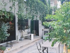 -彳亍咖啡·这里(水湾路店)