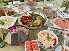 -茅草房·河畔园林火锅