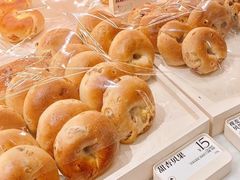 -HOT CRUSH趁热集合·现烤面包(上海环球港店)