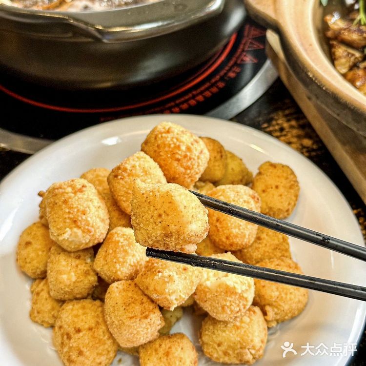 广州!这家鸡煲现宰现做,汤底甘甜到舔碗🥘