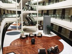 -上海滴水湖皇冠假日酒店