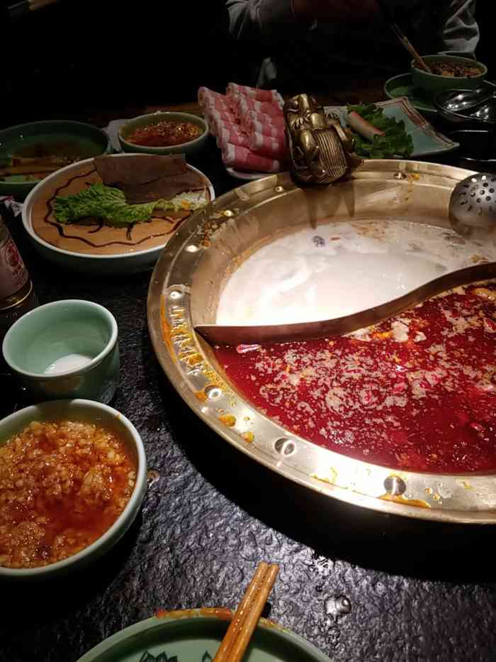 重庆棒棒军怀旧火锅(北京店)-"[薄荷]环境:在联联团购的四人餐,初看点