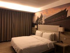 -西安大雁塔科技大学地铁站亚朵酒店