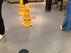-麦当劳(上海虹桥站30B检票口楼上)