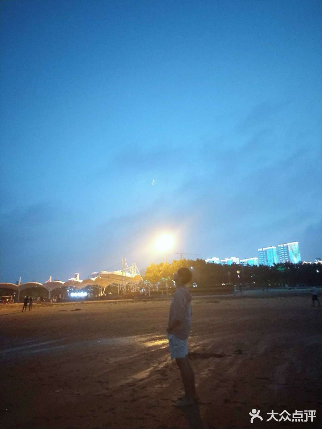 位于西海岸新区凤凰岛。南濒黄海