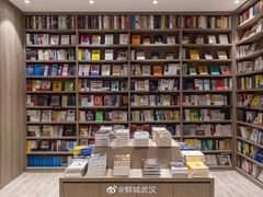 -钟书阁(群光广场店)
