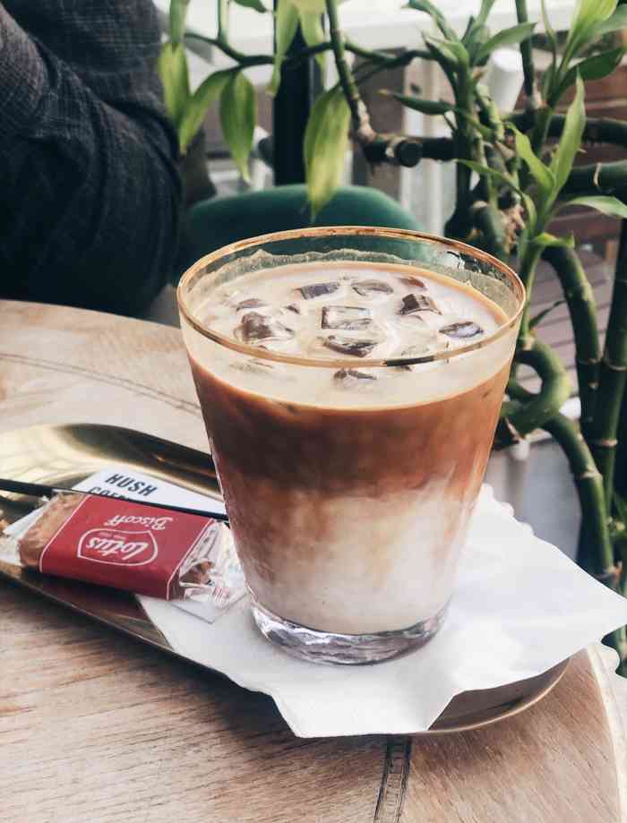 hush coffee-"[薄荷]环境:地铁口出来走一段就能看到.