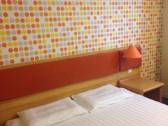 如家快捷酒店(建中路店)-如家精选酒店(上海张江广兰路地铁站店)