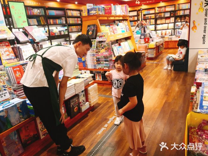 西西弗书店(龙之梦购物中心店)-儿童区的超耐心导购-环境-儿童区的超